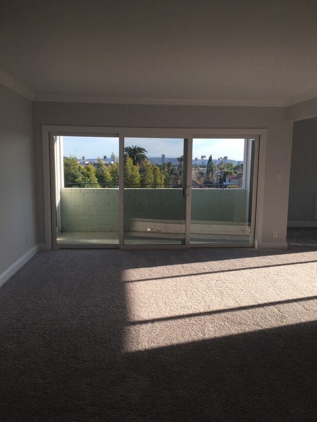 Photo - 7560 Hollywood Blvd Unidad 303