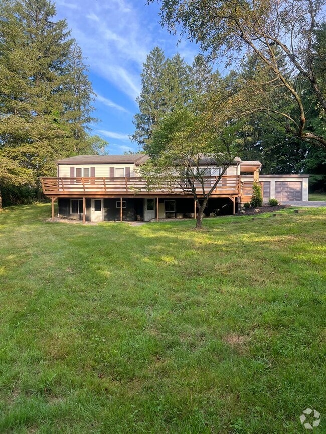 Building Photo - 3-bedroom, 2-bathroom private retreat in C... Rental