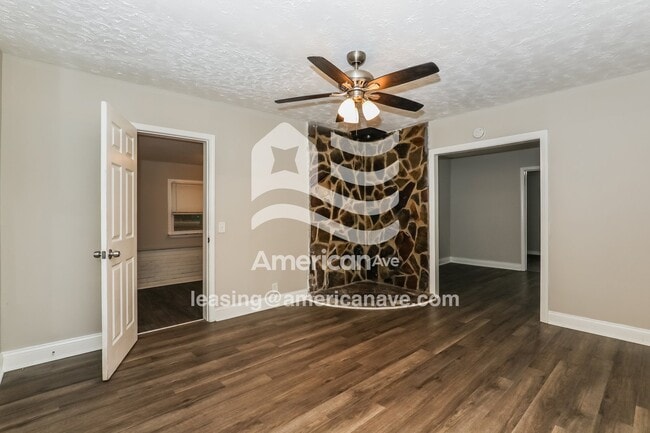 Photo - 4996 West St