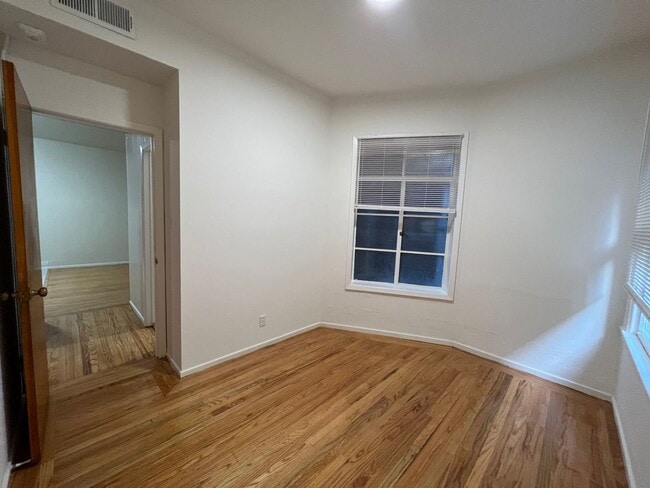 Photo - 841 Clay St Unit 4