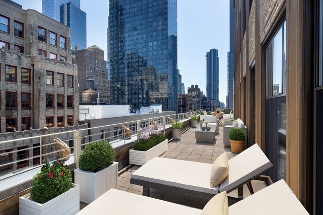 Building Photo - 130 W 30th St