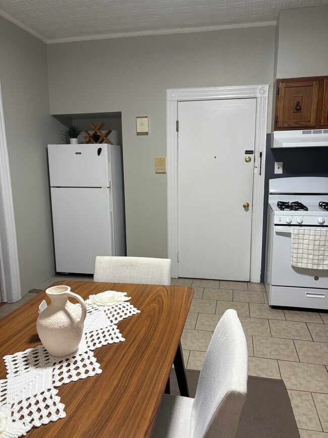 Photo - 121-123-123 W 25th St Unit 1