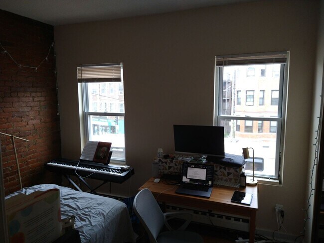 Photo - 2BR 1Bth unit. Heat/Hot Water included. Great location! Right on Green Line