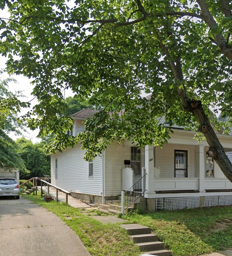 Photo - 121 Woodland Ave