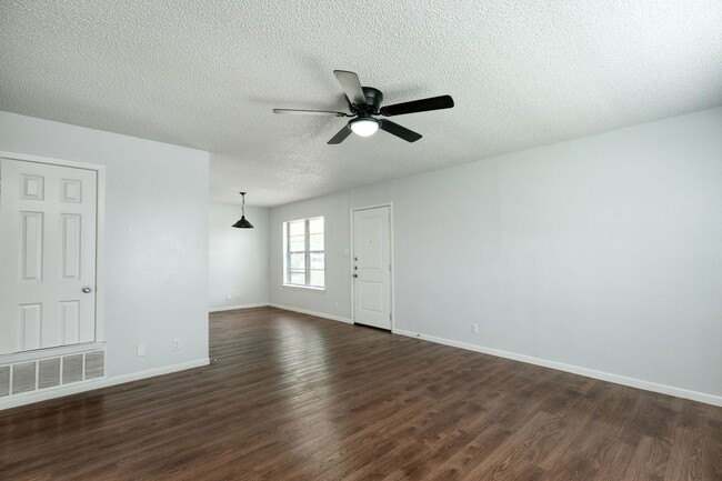 Photo - 2900 Mesquite Ln Unidad A