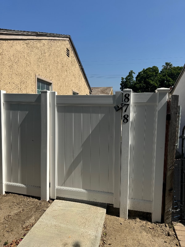 Photo - 872 W 29th St