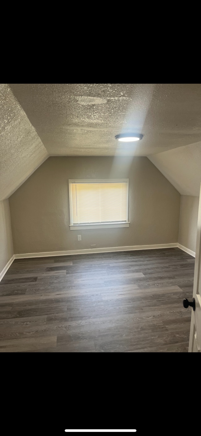 Building Photo - 126 W Center St Rental