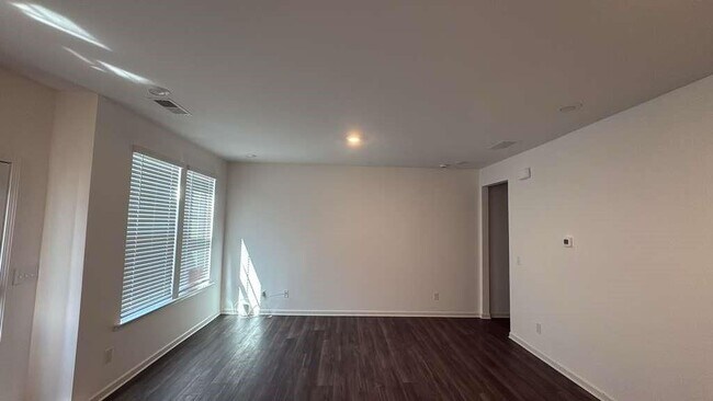 Photo - 145 Star Ct