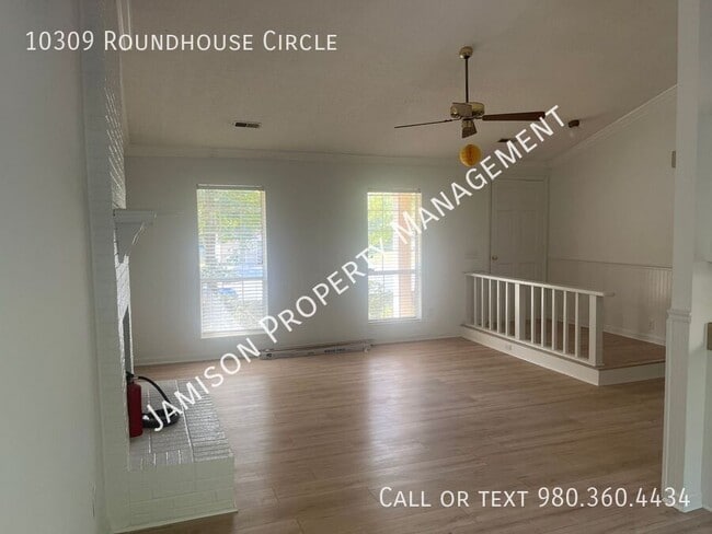 Photo - 10309 Roundhouse Cir