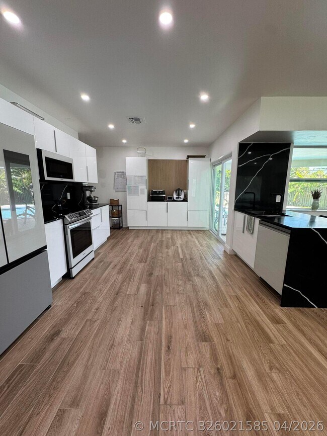 400 SW 9th Ave