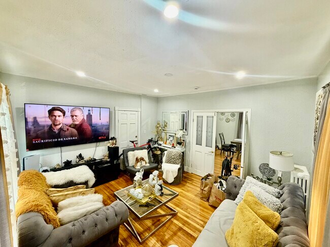 Building Photo - 130 Fremont Ave Unit 2R