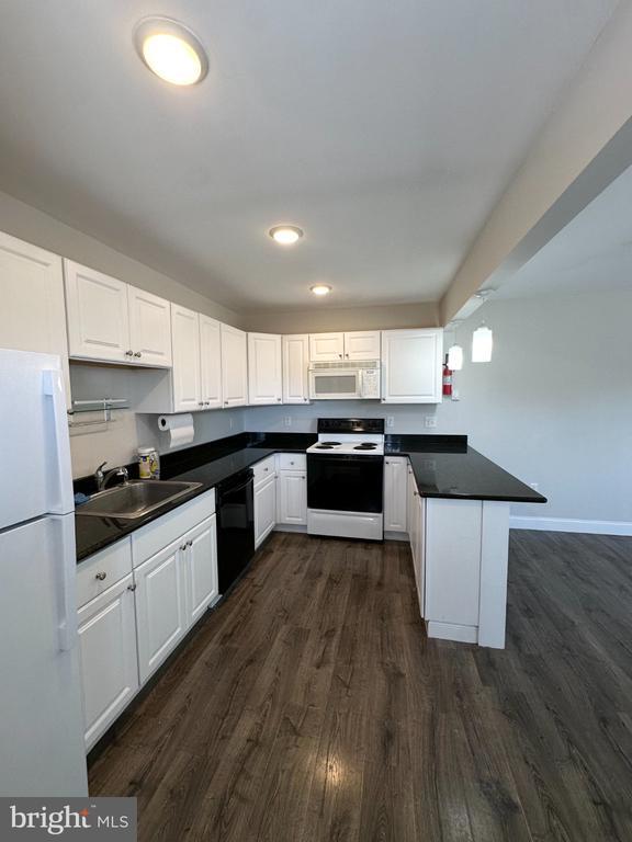 Photo - 25 W 5TH Ave