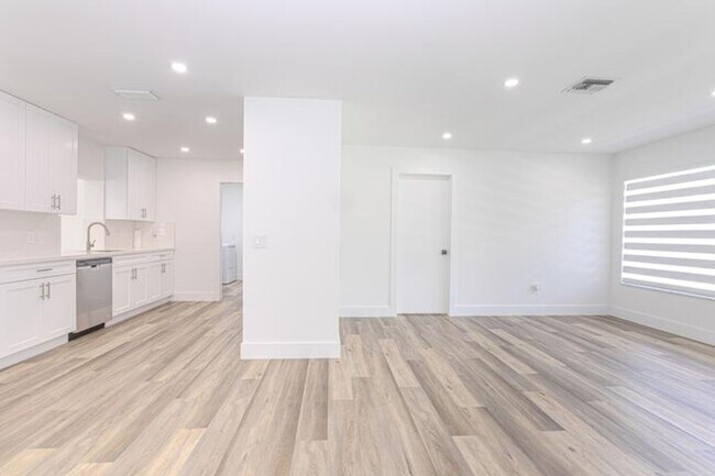 1717 16th Ct N