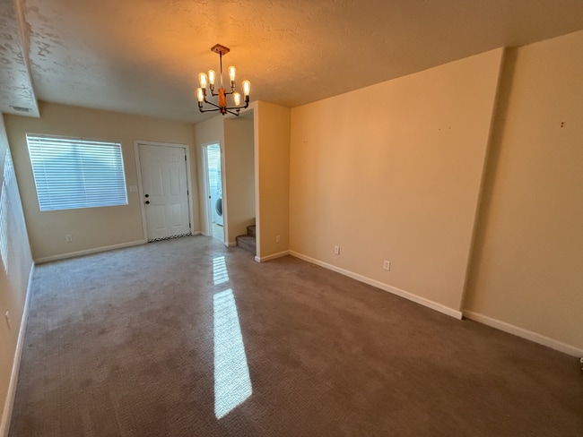 Photo - 578 Lind Ave