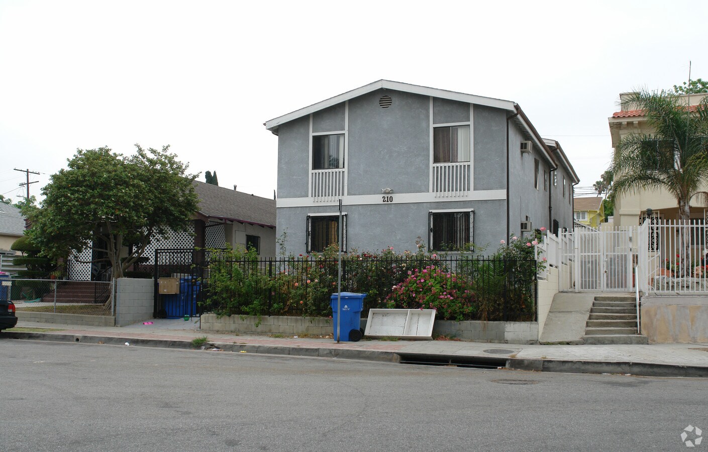 Photo - 210 S Hoover St Apartments