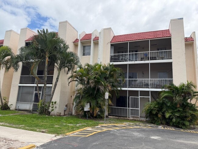 Building Photo - 610 NW 13th St Unit 210