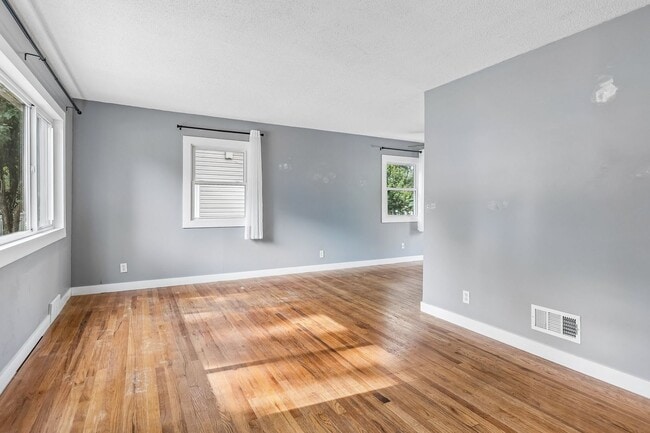 Photo - 3 Bedroom in Midtown!