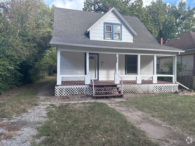 Building Photo - $895- 3 bed 1 bath - Beautiful home!