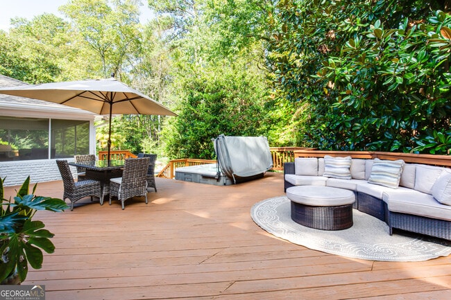 Photo - 485 Riverside Pkwy