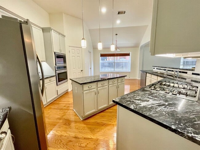Photo - 902 Cashew Ln