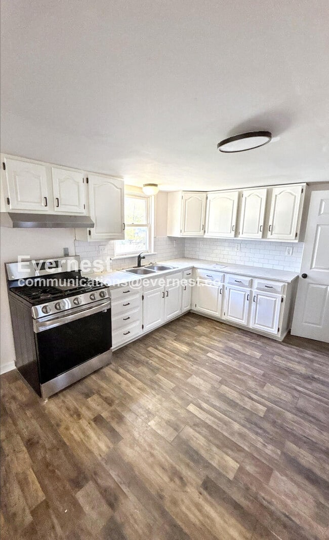 Photo - 260 Sadonia Ave