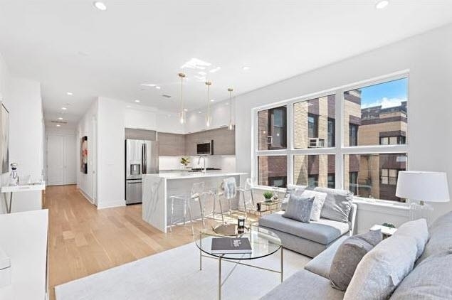 Building Photo - 6025 BLVD Unit 407