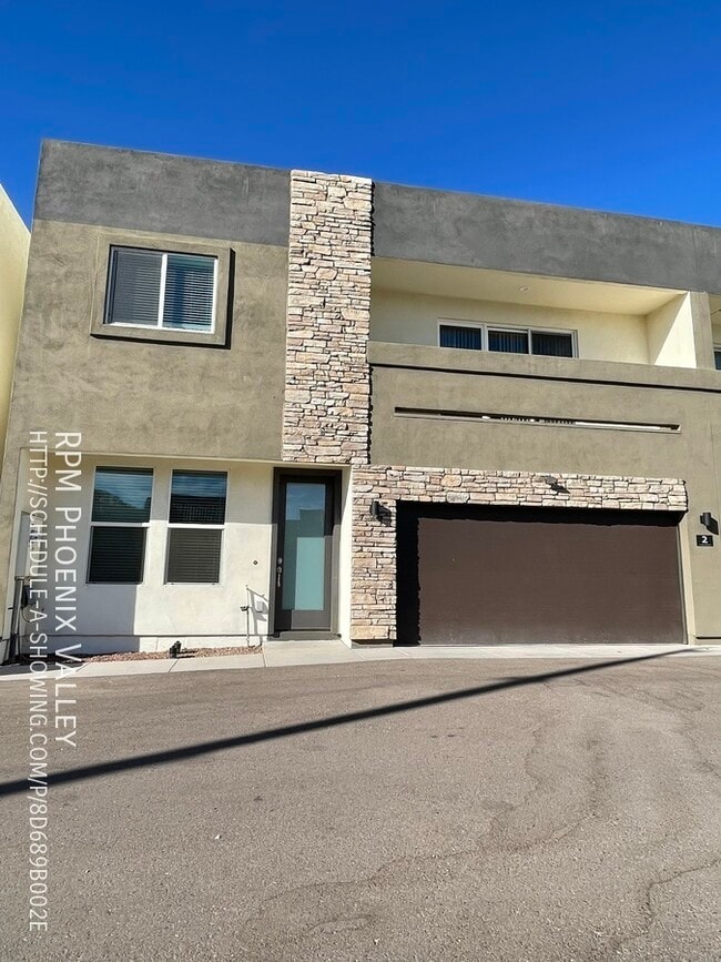 Like New 3/2.5 Townhome, Private Backyard For Rent in Phoenix, AZ