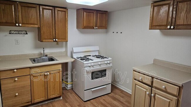 Photo - 230 N Alexander St Unidad A