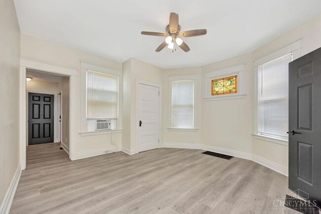 Photo - 600 Riddle Rd