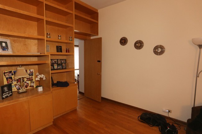 Photo - 731 W Barry Ave