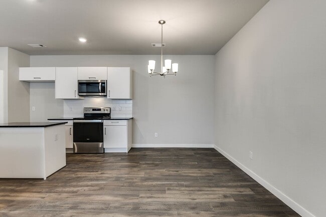 Photo - 653 Blackland dr