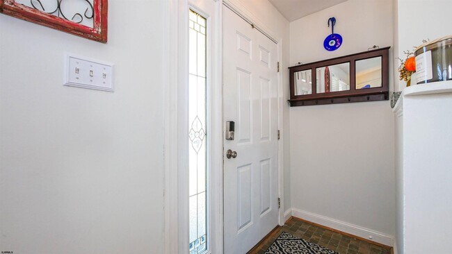 Photo - 410 N Mansfield Ave