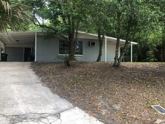 3 Bed 1 Bath Home | Pet Friendly | Large F... - 3 Bed 1 Bath Home | Pet Friendly | Large F...