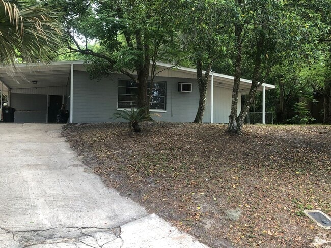 Building Photo - 3 Bed 1 Bath Home | Pet Friendly | Large F...