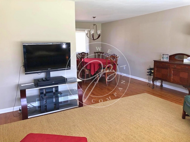 Photo - Beautiful 4-Bedroom Home in Lincoln Wood –...