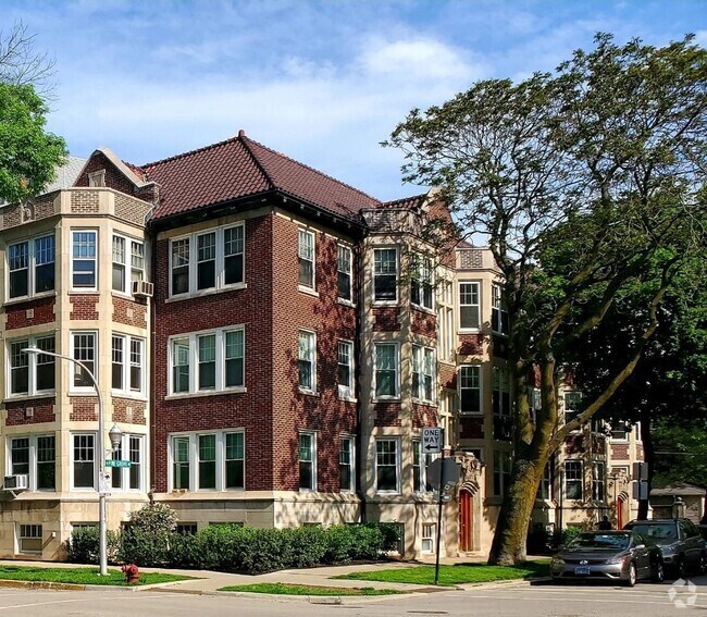 Building Photo - 2946 N Pine Grove Ave Unit 1S Rental