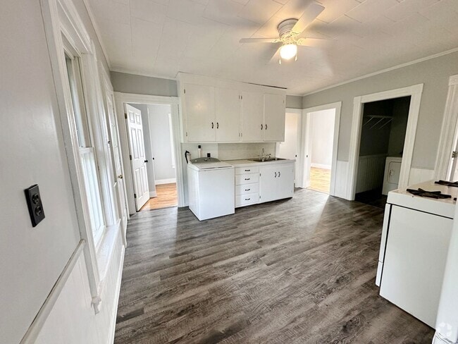 Building Photo - 15 Old Leominster Rd Unit #2 Rental