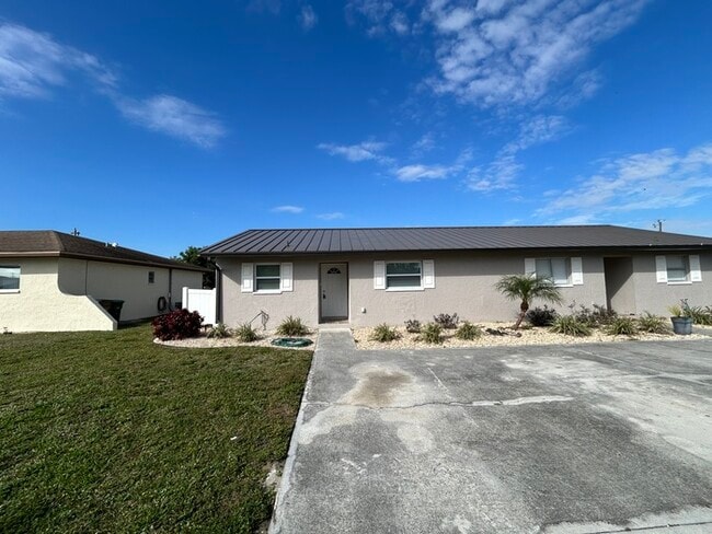SE Cape Coral Duplex Unit - SE Cape Coral Duplex Unit