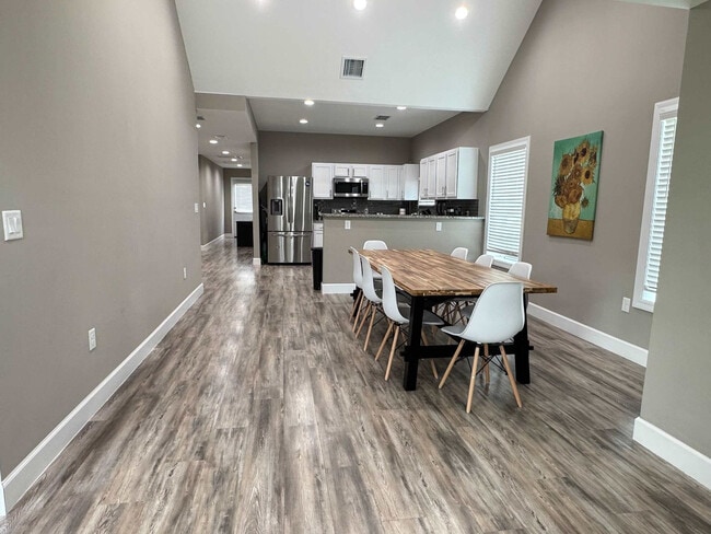 Photo - 420 E Cypress St Unit ID1256812P