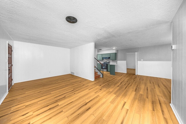 Photo - 126 NE Angus St