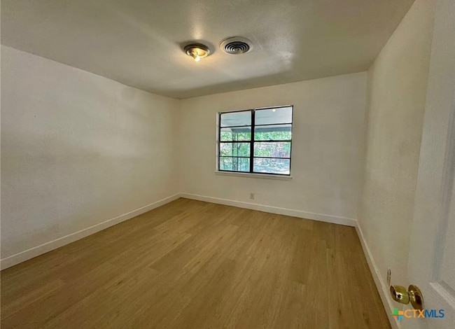 Photo - 1101 Hall Ave Unidad B