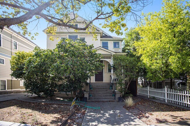 Building Photo - 1828 Clinton Ave Unit 1828 Clinton Ave #C -LU Rental