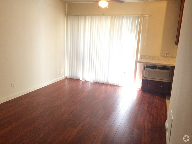 Building Photo - 530 Veteran Ave Rental