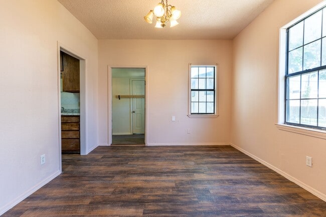 Photo - Cute 2 Bed Ready For You!