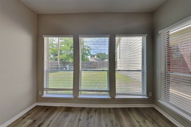 Photo - 14918 Laytham Ln