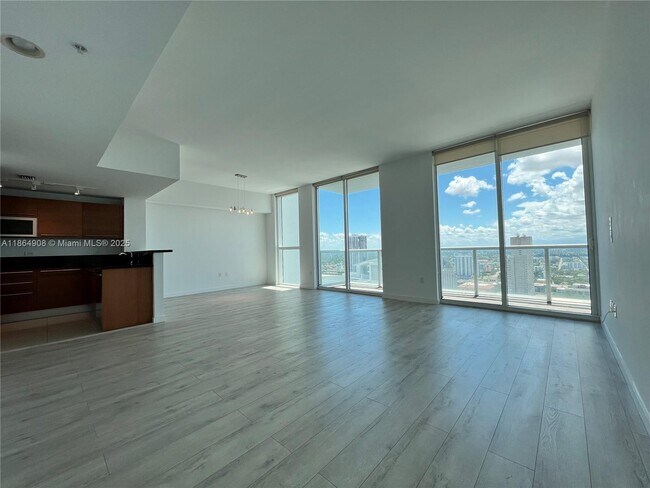 Building Photo - 253 NE 2nd St Unit 4104 Rental
