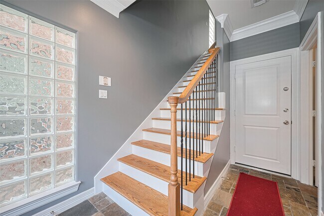 Photo - 3925 Floyd St