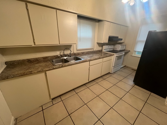 Photo - Pre Leasing Now
