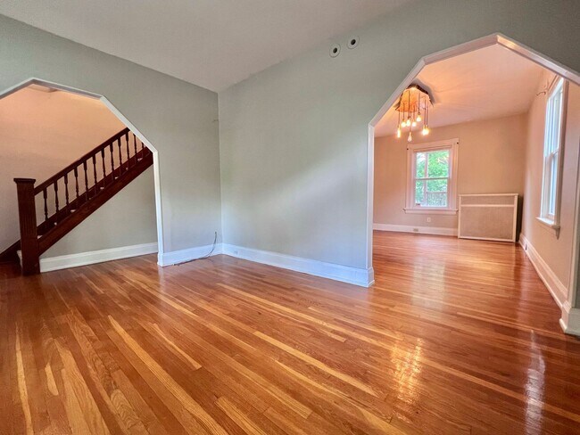 Photo - 2869 Markbreit Ave