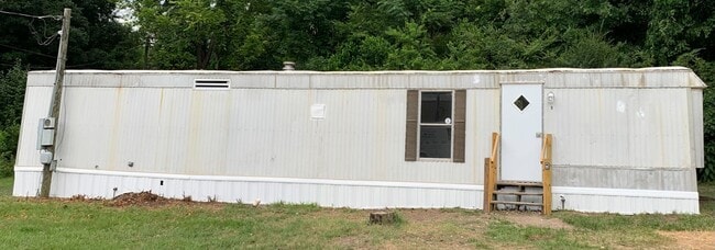 Building Photo - APPROVED SECTION 8 VOUCHERS ONLY! - 2 Bedr...
